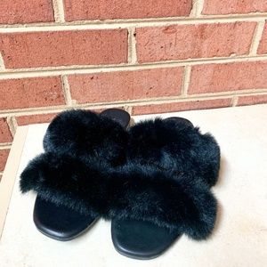 Top Moda faux fur slide sandals size 8
